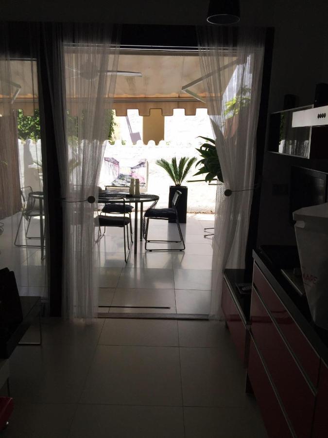 Leo En Puerto Banus Marbella